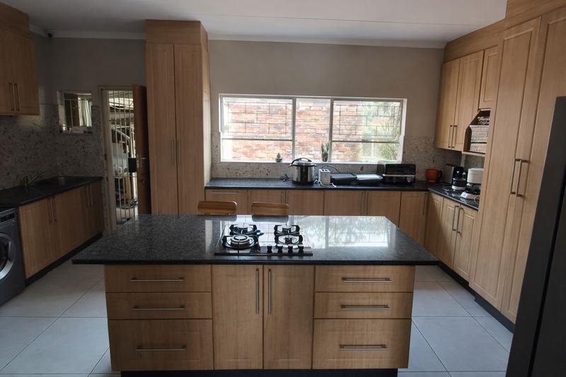 6 Bedroom Property for Sale in Universitas Ridge Free State